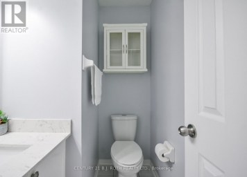 17 CROMPTON DRIVE Barrie (Little Lake) Ontario photo 15