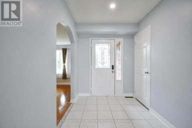 17 CROMPTON DRIVE Barrie (Little Lake) Ontario photo 2