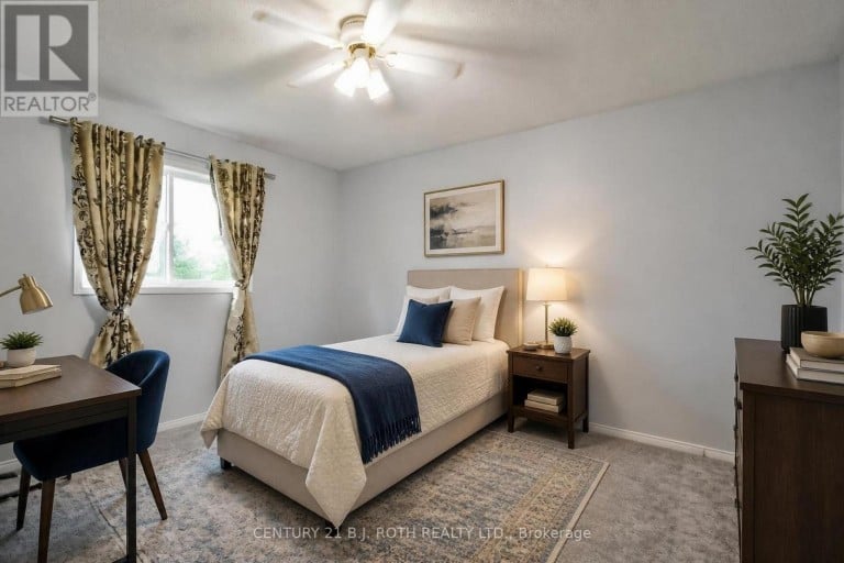 17 CROMPTON DRIVE, Barrie (Little Lake), Ontario, L4M6N1