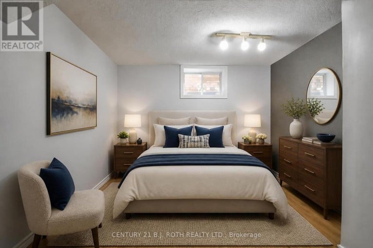 17 CROMPTON DRIVE, Barrie (Little Lake), Ontario, L4M6N1