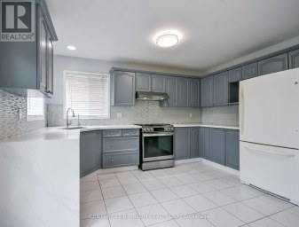 17 CROMPTON DRIVE Barrie (Little Lake) Ontario photo 5