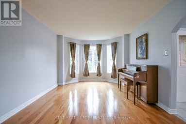 17 CROMPTON DRIVE Barrie (Little Lake) Ontario photo 8