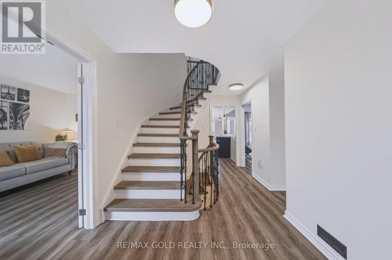 43 GOLDEN MEADOW ROAD, Barrie (Bayshore), Ontario, L4N7G5