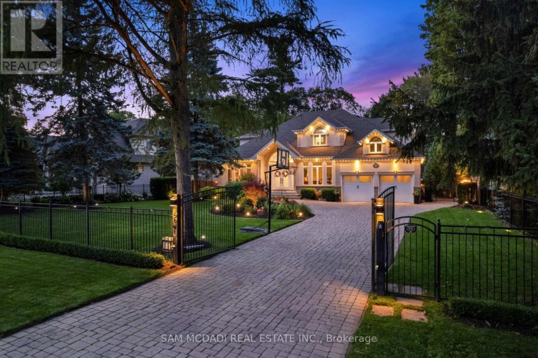 527 MEADOW WOOD ROAD, Mississauga (Clarkson), Ontario, L5J2S4