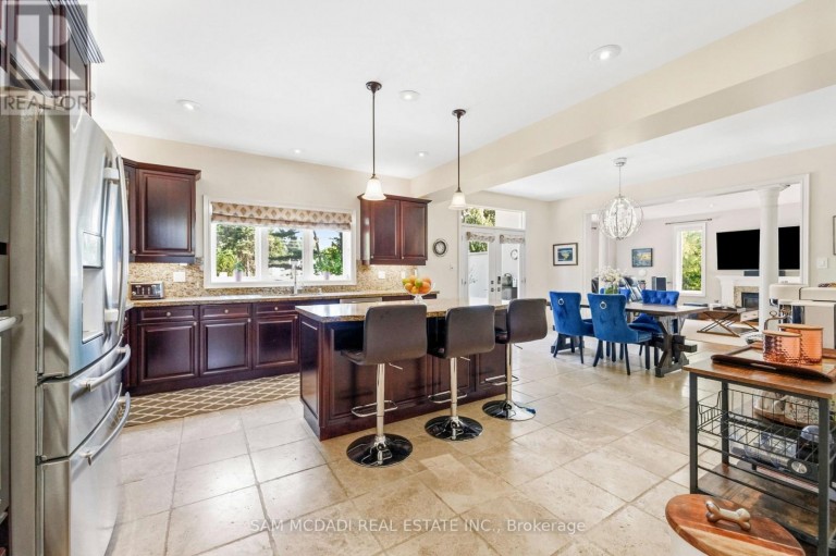 527 MEADOW WOOD ROAD, Mississauga (Clarkson), Ontario, L5J2S4
