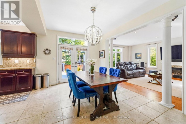 527 MEADOW WOOD ROAD, Mississauga (Clarkson), Ontario, L5J2S4