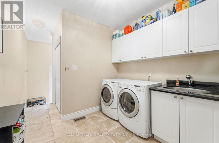 527 MEADOW WOOD ROAD, Mississauga (Clarkson), Ontario, L5J2S4