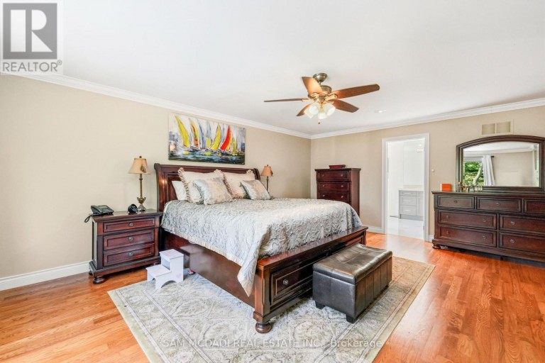 527 MEADOW WOOD ROAD, Mississauga (Clarkson), Ontario, L5J2S4