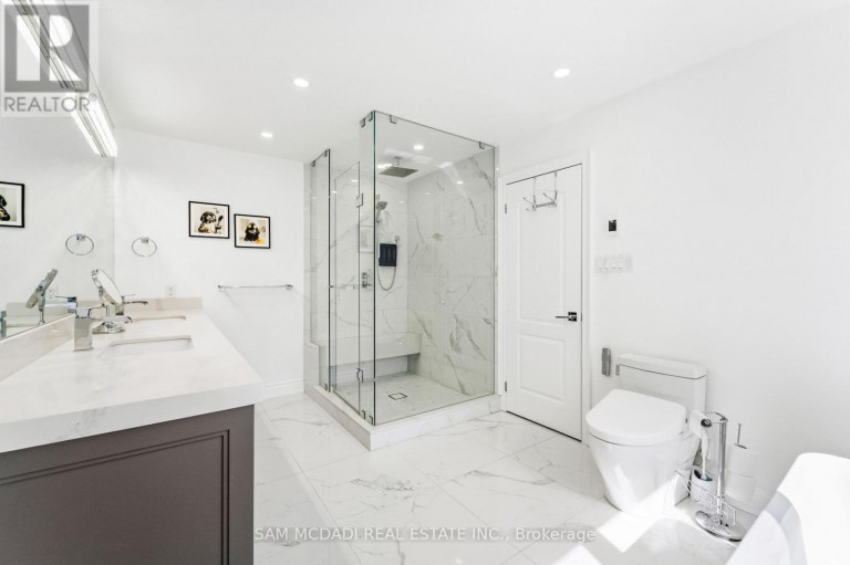 527 MEADOW WOOD ROAD, Mississauga (Clarkson), Ontario, L5J2S4