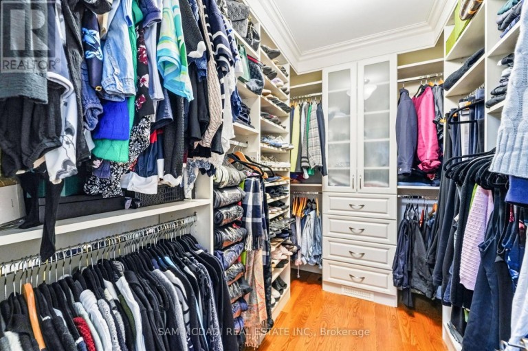 527 MEADOW WOOD ROAD, Mississauga (Clarkson), Ontario, L5J2S4