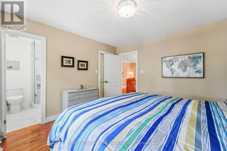 527 MEADOW WOOD ROAD, Mississauga (Clarkson), Ontario, L5J2S4