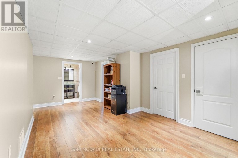 527 MEADOW WOOD ROAD, Mississauga (Clarkson), Ontario, L5J2S4