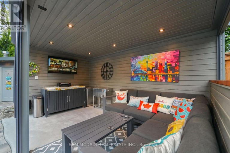 527 MEADOW WOOD ROAD, Mississauga (Clarkson), Ontario, L5J2S4