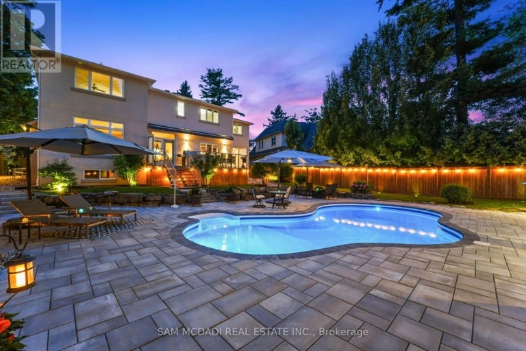 527 MEADOW WOOD ROAD, Mississauga (Clarkson), Ontario, L5J2S4