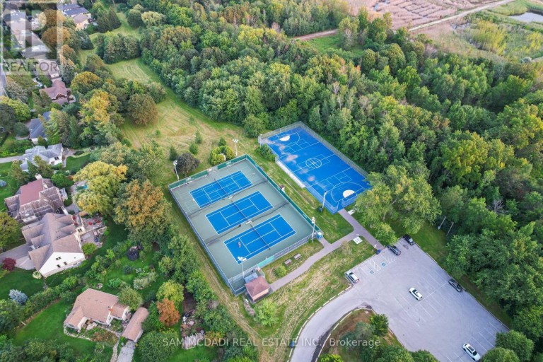 527 MEADOW WOOD ROAD, Mississauga (Clarkson), Ontario, L5J2S4