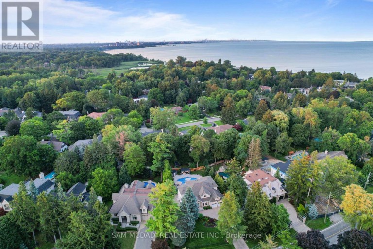 527 MEADOW WOOD ROAD, Mississauga (Clarkson), Ontario, L5J2S4