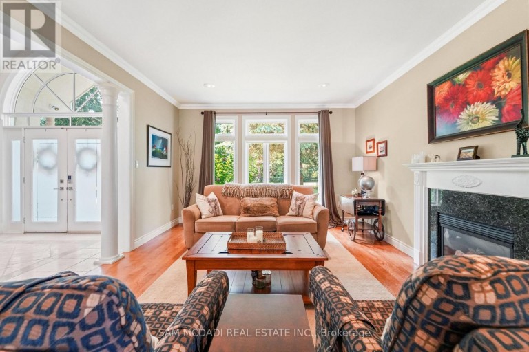 527 MEADOW WOOD ROAD, Mississauga (Clarkson), Ontario, L5J2S4