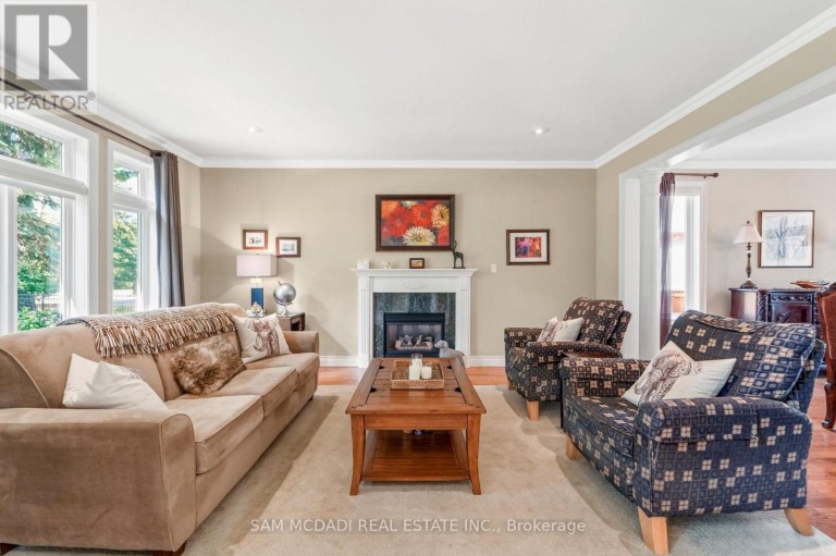 527 MEADOW WOOD ROAD, Mississauga (Clarkson), Ontario, L5J2S4