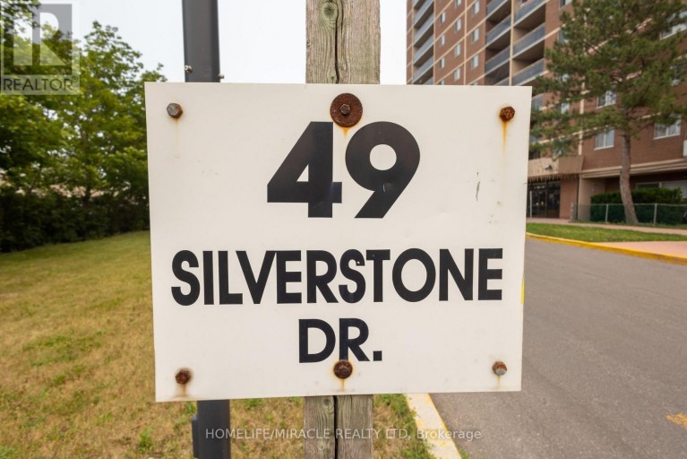 1007 - 49 SILVERSTONE DRIVE, Toronto (Mount Olive-Silverstone-Jamestown), Ontario, M9V3G2