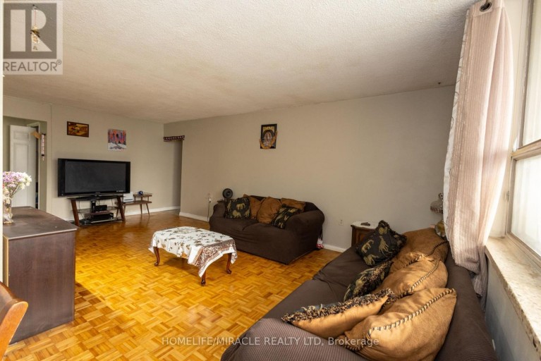 1007 - 49 SILVERSTONE DRIVE, Toronto (Mount Olive-Silverstone-Jamestown), Ontario, M9V3G2