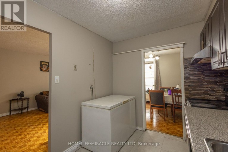 1007 - 49 SILVERSTONE DRIVE, Toronto (Mount Olive-Silverstone-Jamestown), Ontario, M9V3G2