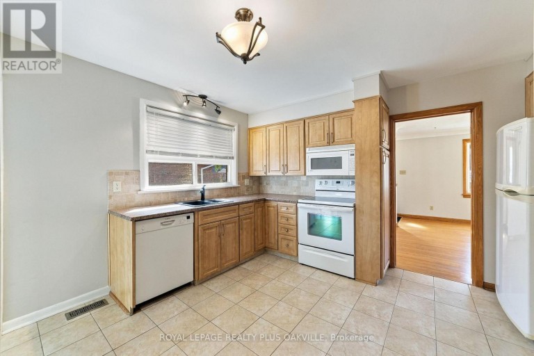 19 ENDFIELD AVENUE, Hamilton (Huntington), Ontario, L8T2L3