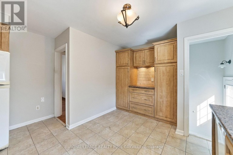 19 ENDFIELD AVENUE, Hamilton (Huntington), Ontario, L8T2L3