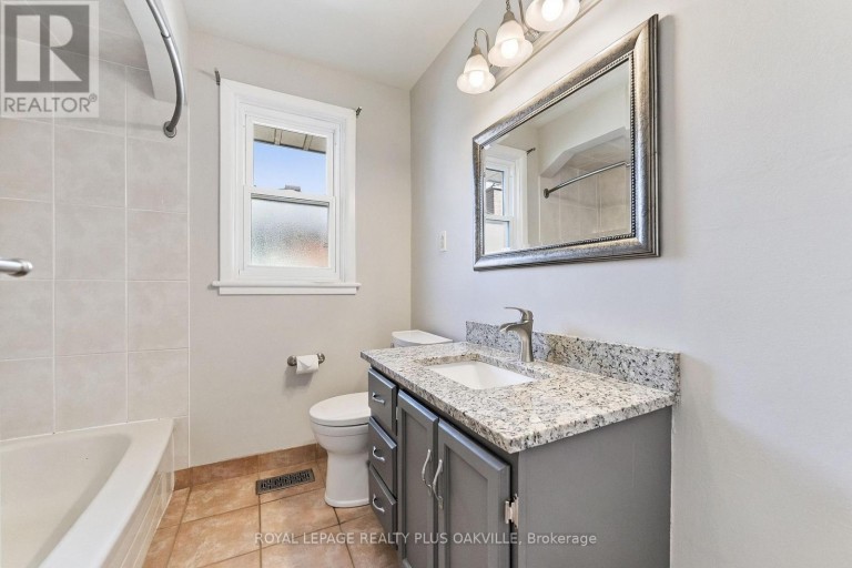 19 ENDFIELD AVENUE, Hamilton (Huntington), Ontario, L8T2L3