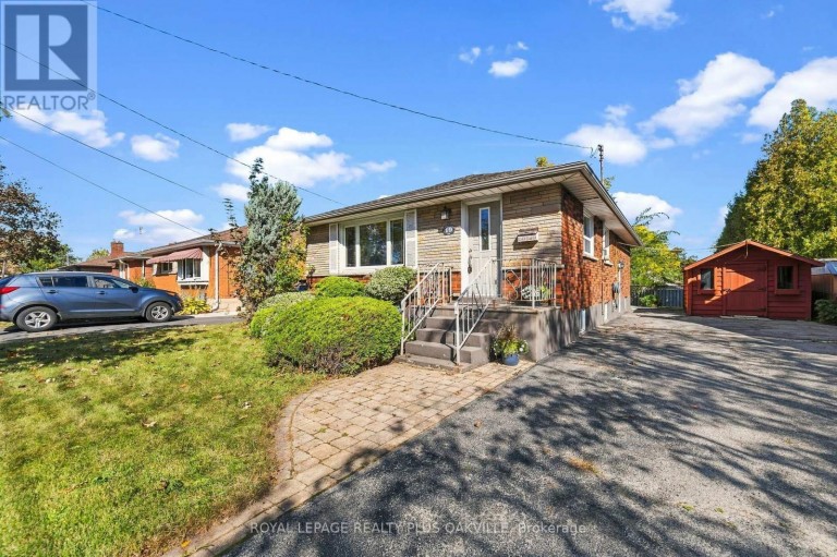 19 ENDFIELD AVENUE, Hamilton (Huntington), Ontario, L8T2L3