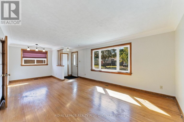 19 ENDFIELD AVENUE, Hamilton (Huntington), Ontario, L8T2L3