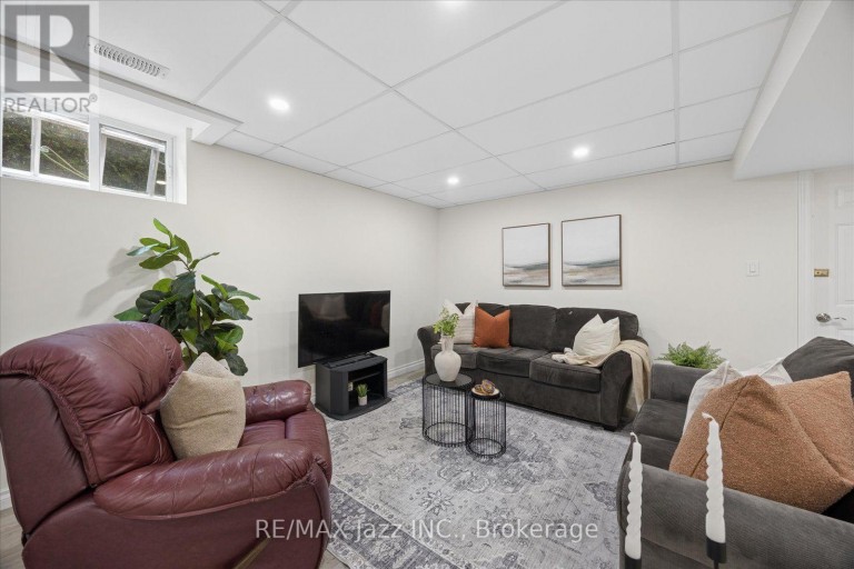 35 WARD STREET, Whitby, Ontario, L1M1G9