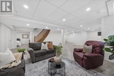 35 WARD STREET Whitby Ontario photo 23