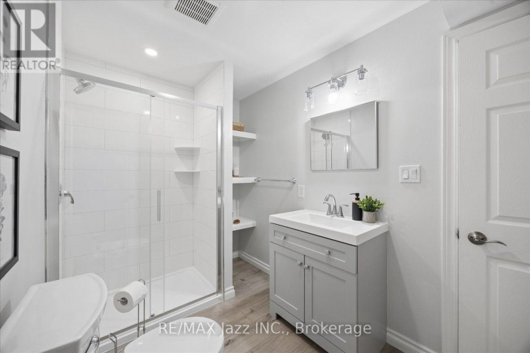 35 WARD STREET, Whitby, Ontario, L1M1G9