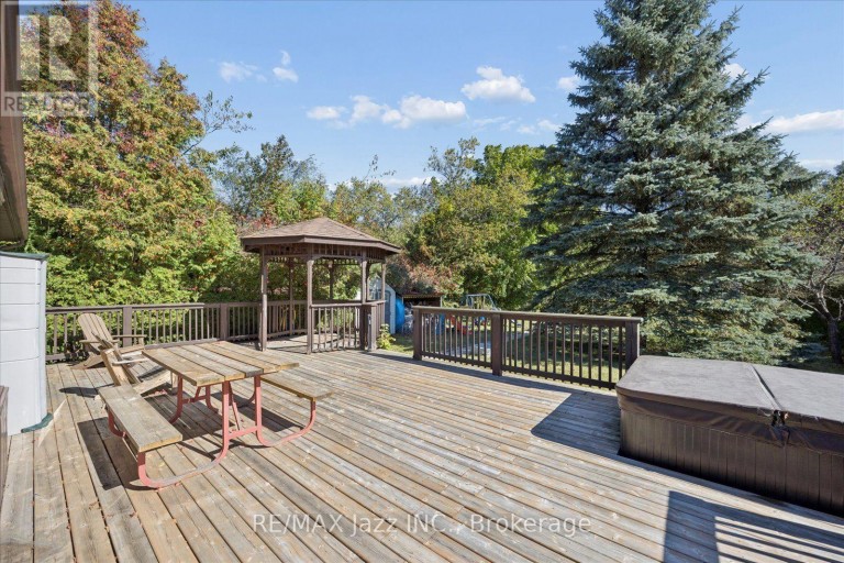 35 WARD STREET, Whitby, Ontario, L1M1G9