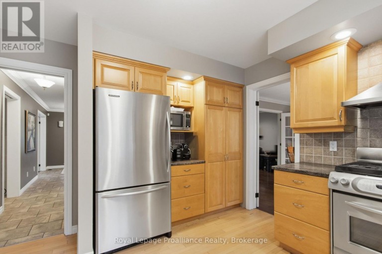 27 HASTINGS PARK DRIVE, Belleville (Belleville Ward), Ontario, K8P5G4