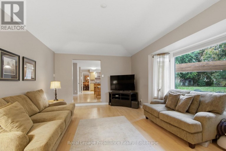 27 HASTINGS PARK DRIVE, Belleville (Belleville Ward), Ontario, K8P5G4