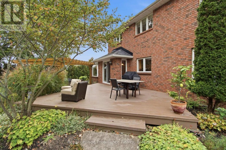 27 HASTINGS PARK DRIVE, Belleville (Belleville Ward), Ontario, K8P5G4