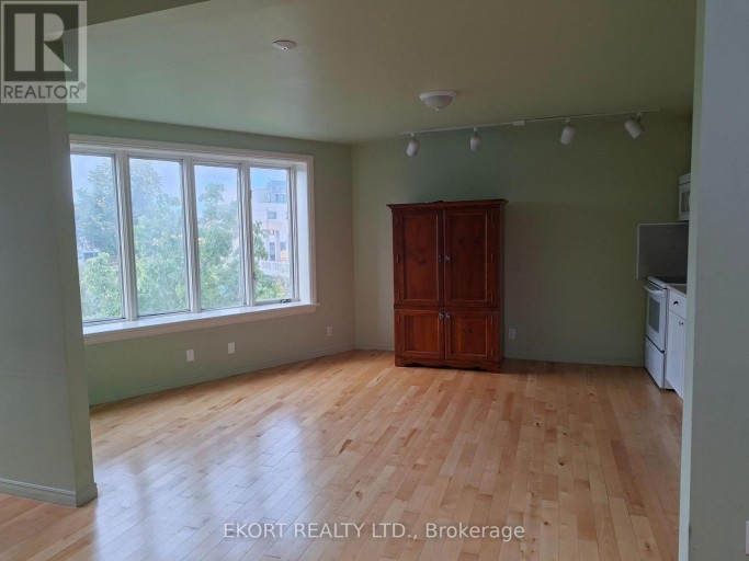 402 FRONT STREET, Belleville (Belleville Ward), Ontario, K8N2Z8
