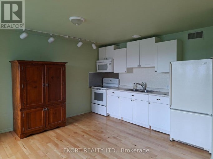 402 FRONT STREET, Belleville (Belleville Ward), Ontario, K8N2Z8