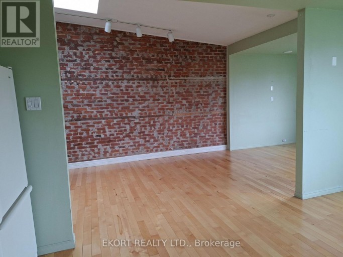 402 FRONT STREET, Belleville (Belleville Ward), Ontario, K8N2Z8