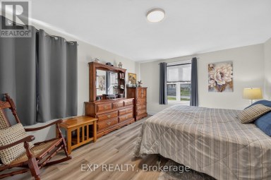 481 GOLD STREET Warwick (Watford) Ontario photo 16