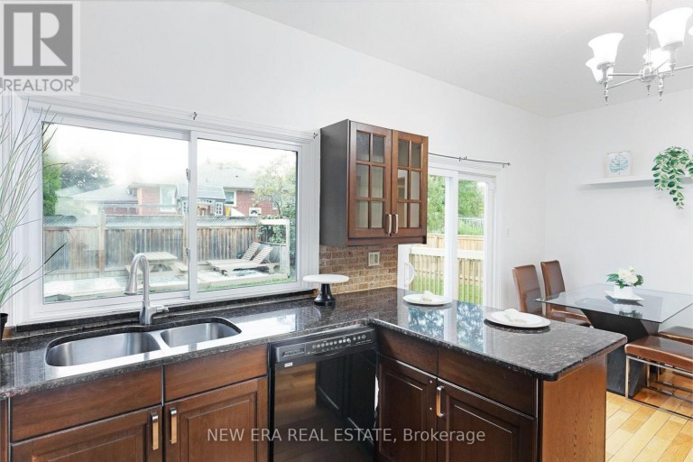 4246 BLOOR STREET W, Toronto (Markland Wood), Ontario, M9C1Z7