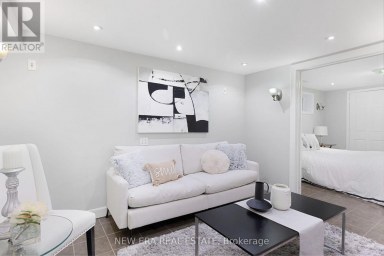 4246 BLOOR STREET W Toronto (Markland Wood) Ontario photo 27