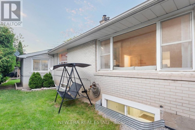 4246 BLOOR STREET W, Toronto (Markland Wood), Ontario, M9C1Z7