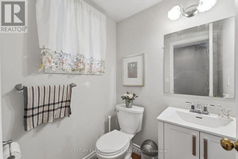 749 STONE CHURCH ROAD E, Hamilton (Randall), Ontario, L8W3G9
