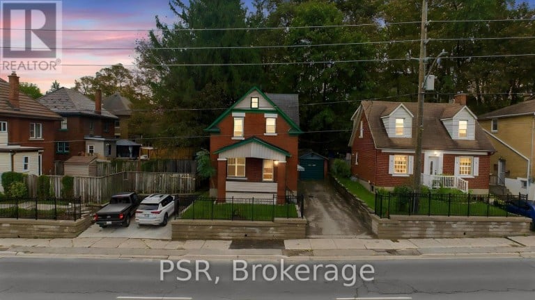 381 VICTORIA STREET N, Kitchener, Ontario, N2H5E4