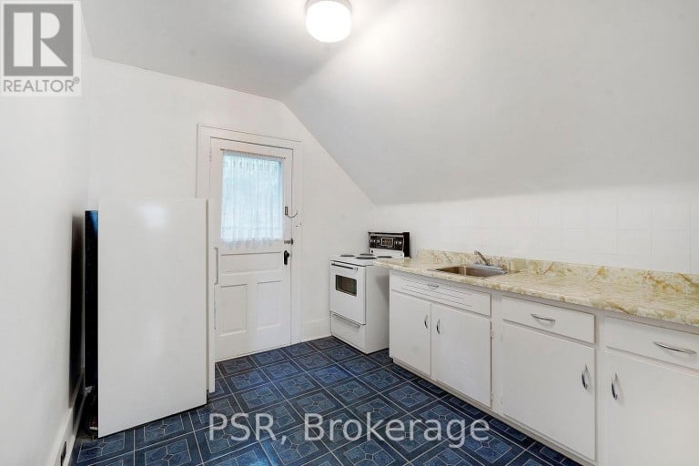 381 VICTORIA STREET N, Kitchener, Ontario, N2H5E4