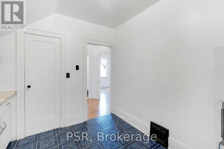 381 VICTORIA STREET N, Kitchener, Ontario, N2H5E4