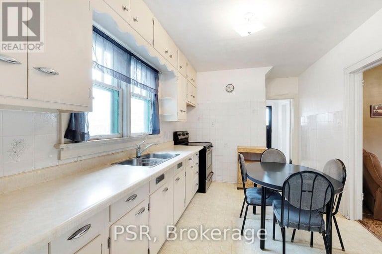 381 VICTORIA STREET N, Kitchener, Ontario, N2H5E4