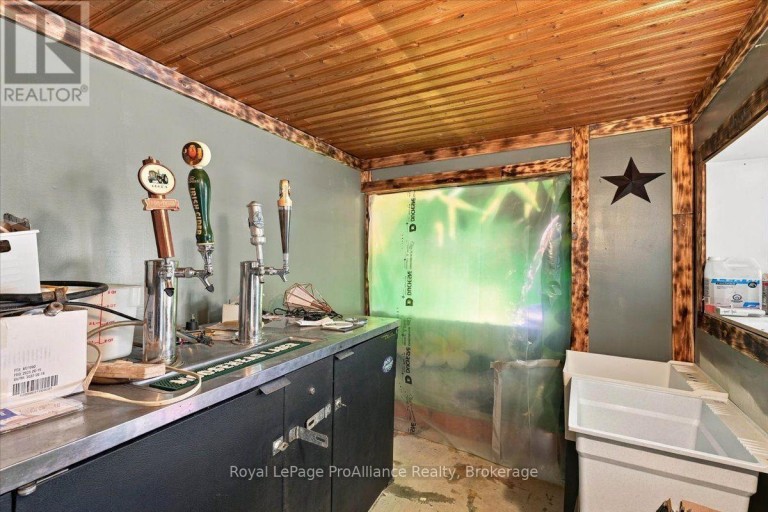 12269 HIGHWAY 41 HIGHWAY, Addington Highlands (Addington Highlands), Ontario, K0H2G0